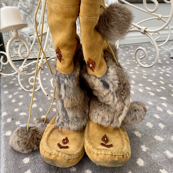 moccasin boots with fur